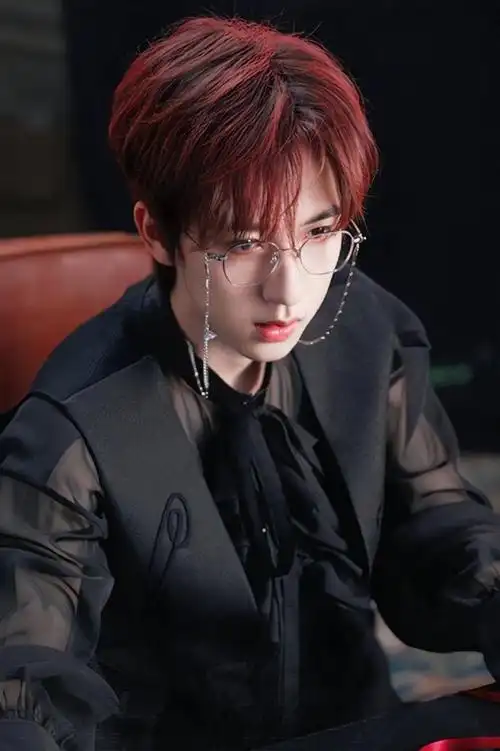 贺峻霖你不要命啦这是要帅亖谁啊 !一整个斯文败类拿捏了