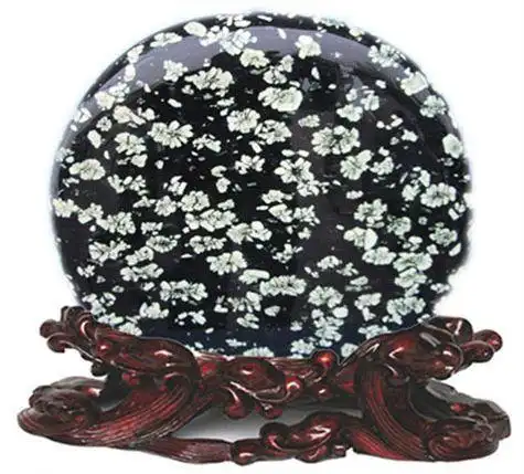 牡丹石是一种天然气形成的奇石,其产地是中国河南省洛阳市寇店镇五龙