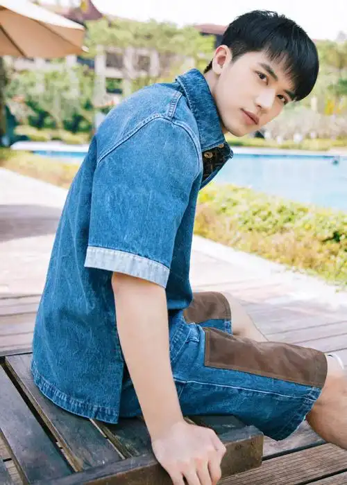 许魏洲蓝色牛仔造型清新帅气写真89