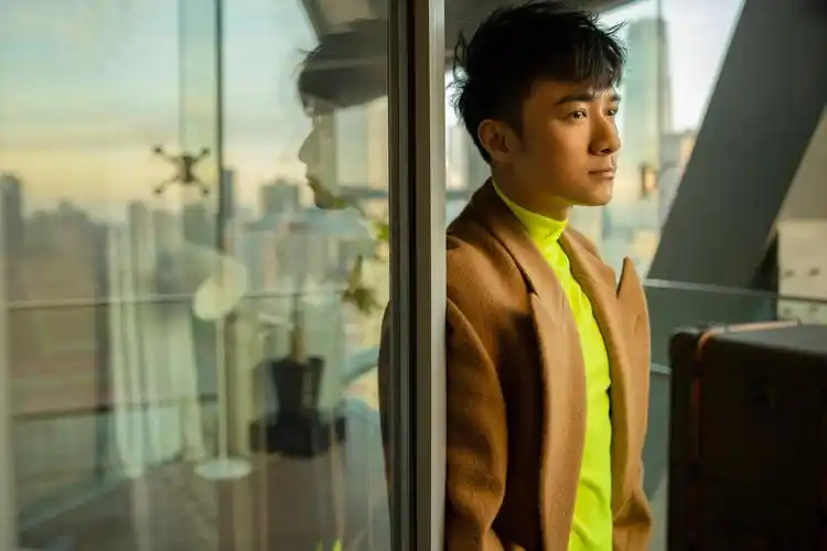 古巨基央视元宵晚会演绎情歌连唱网友想听完整版情歌王