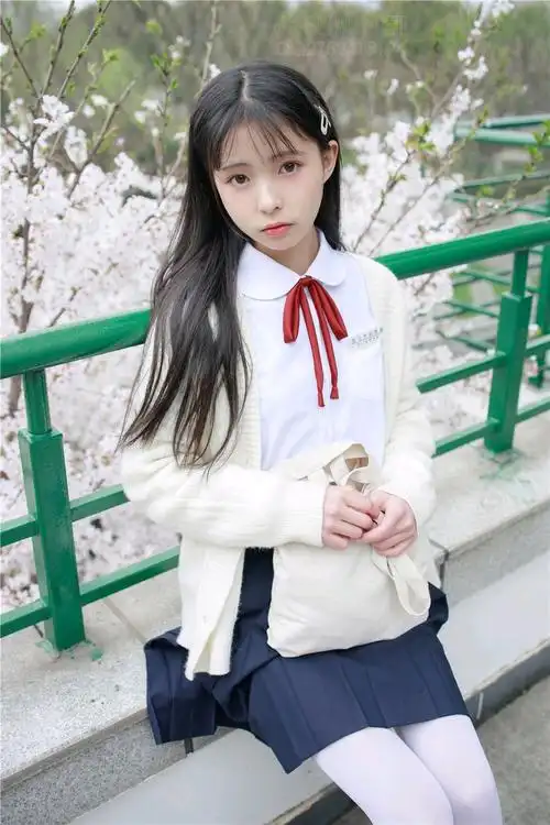 森萝财团写真纯纯的学妹