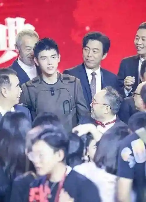 陈凯歌儿子捧手艺人亮相,遭封神作品反哺其作品成焦点_陈飞宇_于适_挑