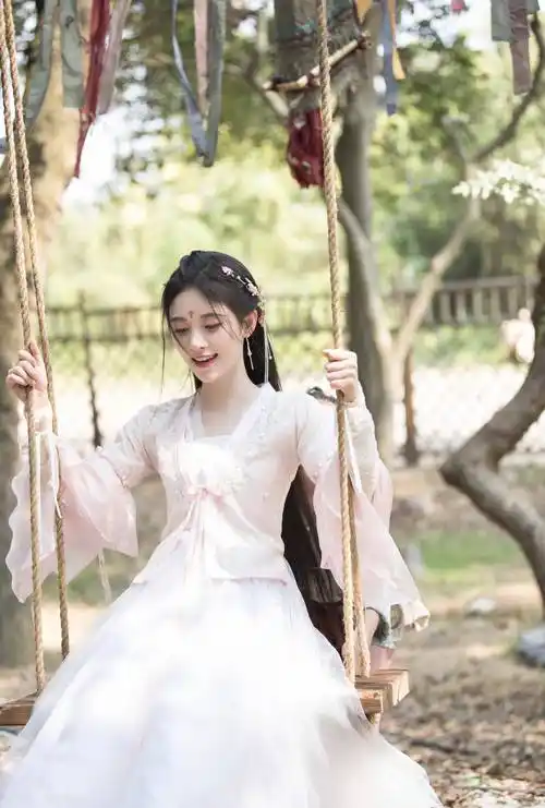 鞠婧祎古装扮相惊艳,女装灵动男装利落,与生图相比差距大