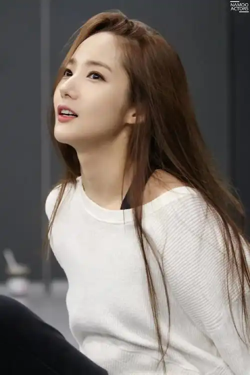 韩国娱乐圈有很多事业型女演员,韩国的职场内卷,确实有卷到娱乐圈,无