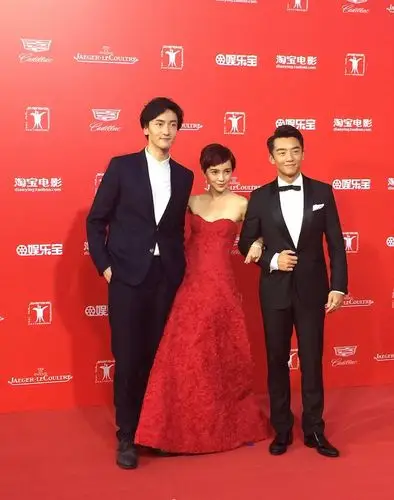 郑恺王传君旧年杀马特照 网友:为友情打call