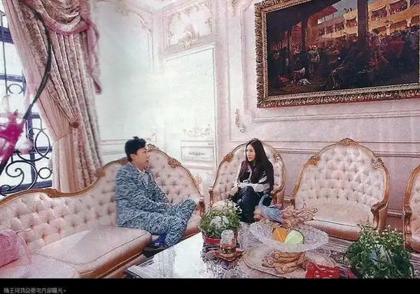 何超盈华丽豪宅曝光! 自爆赌王爸爸何鸿燊会角色扮演