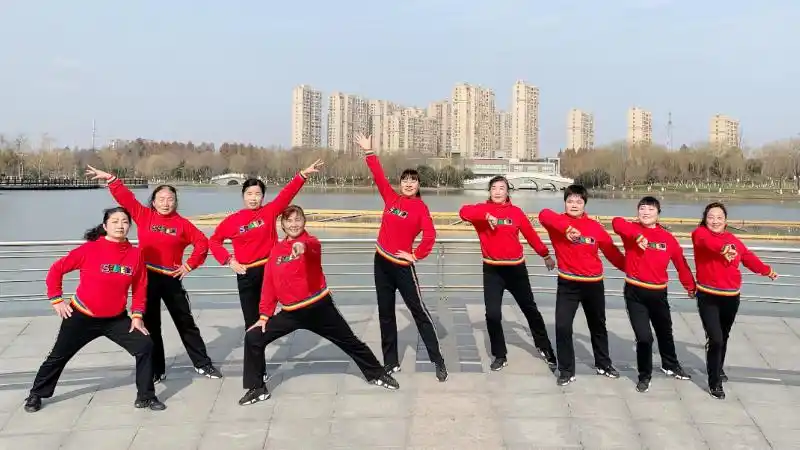 青儿广场舞《阿谀奉承》燃脂健身操 锻炼手臂关节灵活性