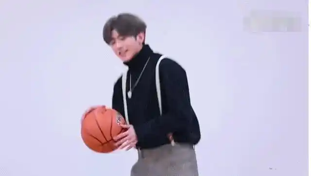 2 跟贴 x 用微信扫描二维码 分享至好友和朋友圈 蔡徐坤美国校队旧照