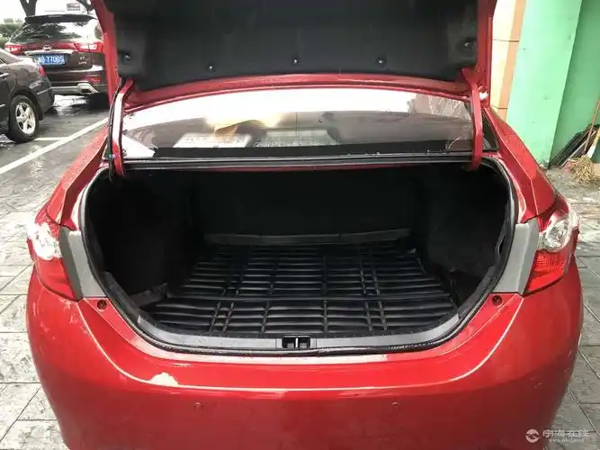 丰田雷凌红色后备箱66609 0116.jpg