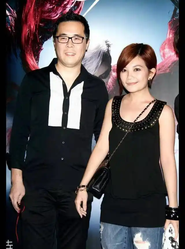 梁静茹新歌分享会唱到一半掩面痛哭终于承认已经与老公签字离婚