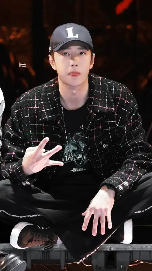 王一博超话03@uniq-王一博#王一博这就是街舞#7215#王一博这就