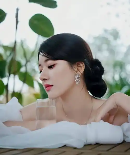 侵私删赵露思,一位拥有仙女般气质的美女,近日亮相活动现场.