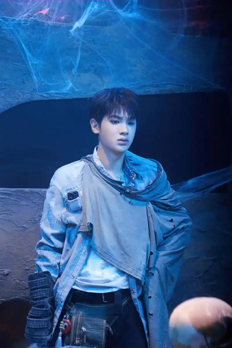 密室大逃脱失落的城邦 (上)#黄明昊 剧照!帅气短袍加身, - 抖音