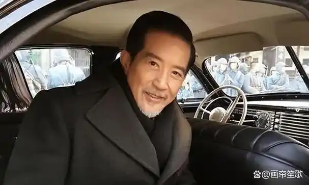 快80岁的秦汉近照曝光,骨瘦如柴,白发苍老,难以接受自己变老