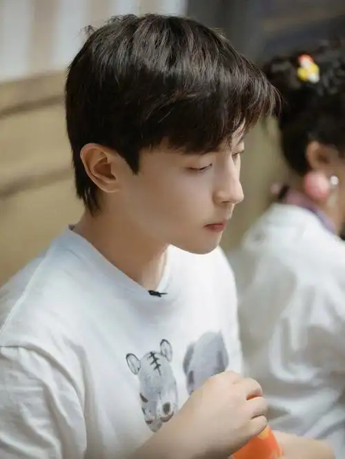 0岁邓伦个人资料:近照大变样!