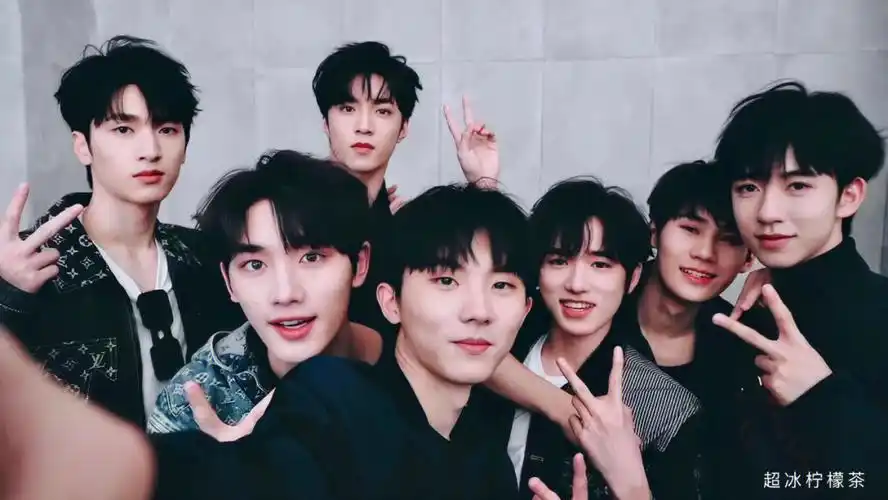 时代少年团超爱团体照