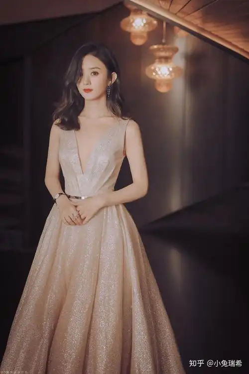 知友们觉得赵丽颖星光大赏的活动造型水平以及状态如何