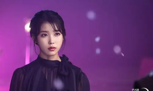 李知恩《德鲁纳酒店》高清剧照美图