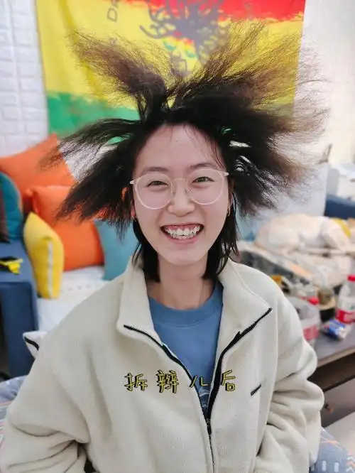 脏辫可以在不伤发质不扯断头发的情况下正常拆解噢嘿嘿也算是有趣的