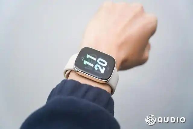 前不久的k60系列新品发布会上推出的新款智能手表,对比前代产品,redmi