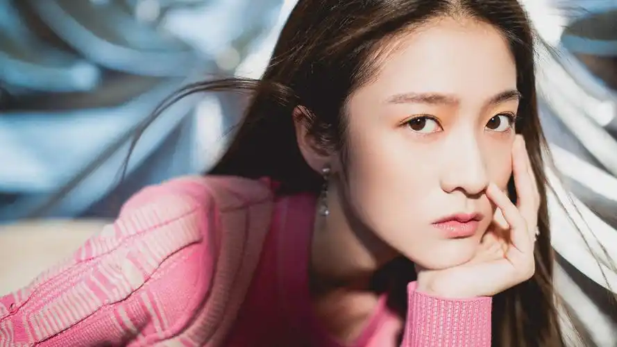 内地明星张雪迎明星风尚壁纸