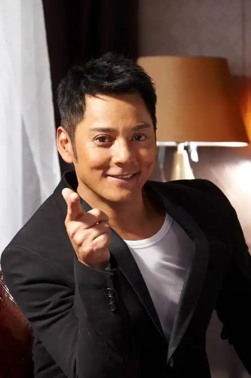 11月11日11点整香港明星莫少聪亲临喜盈门约惠双十一