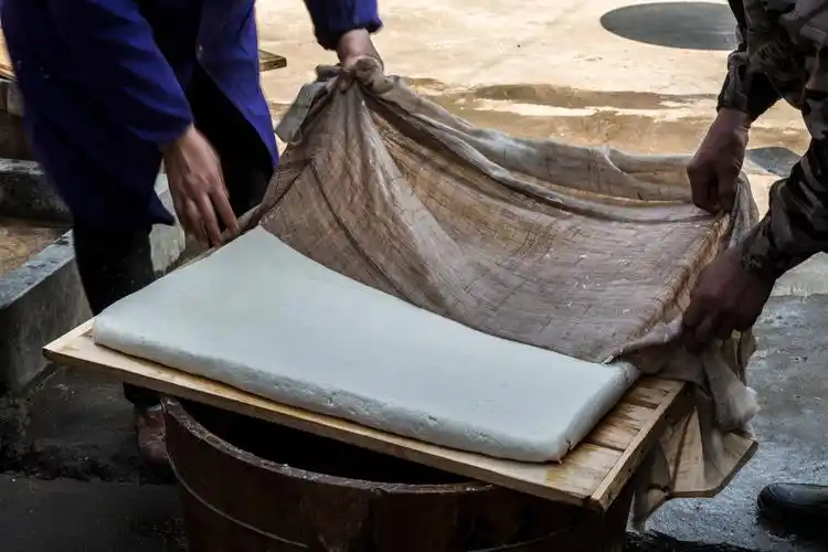 纪实拍摄手工豆腐制作过程