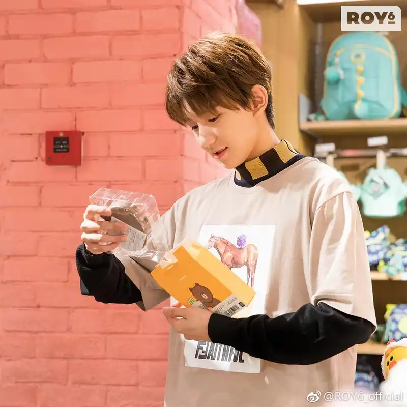 [王源][新闻]180820 王源创造roy6 粉丝对神秘惊喜满怀期待