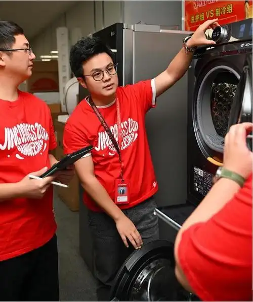 小孟带着消费者的需求找到了品牌方,在品牌方的帮助下通过横向测评8款