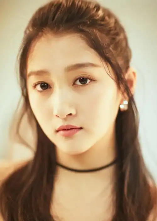 关晓彤一字红裙美艳写真图片910