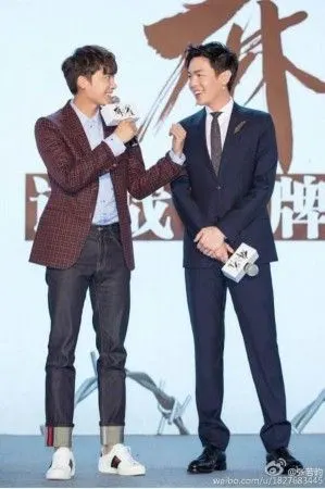 同称身高181 李易峰比张若昀矮了半个头