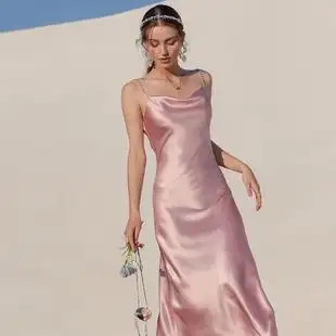 粉色三醋酸高端连衣裙 女夏缎面晨袍新娘高级感绸缎吊带晚礼服裙
