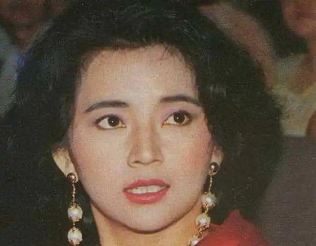 年轻时的胡慧中