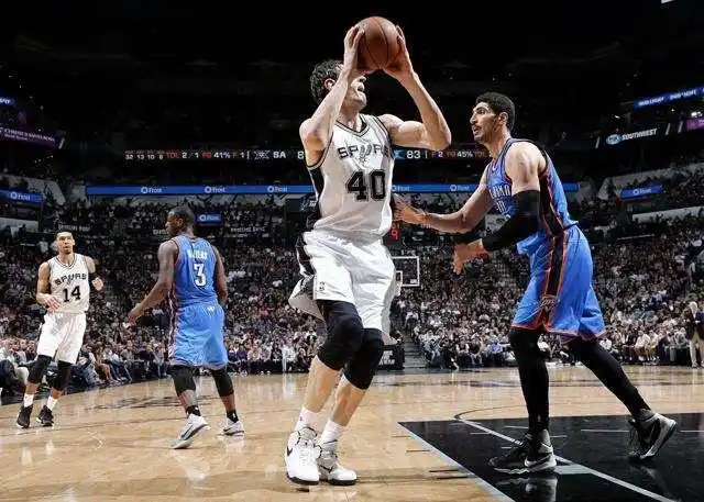 博班可以站着扣篮,孙明明也可以!可为啥一个打nba一个打野球?