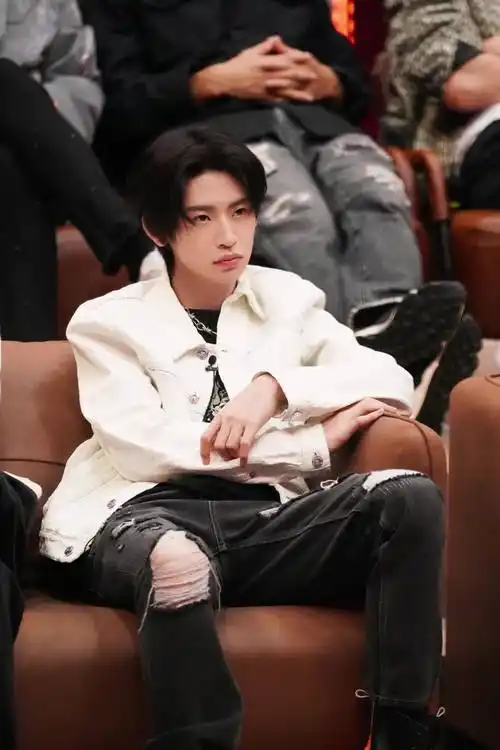 哇塞,小鬼王琳凯超级棒啊!各种表现真的太惊艳了,又帅又酷,好喜欢!