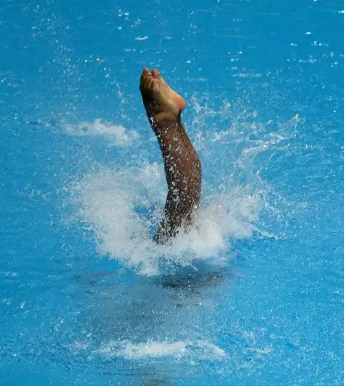 图文跳水北京站女子3米板阿贝尔比赛中入水