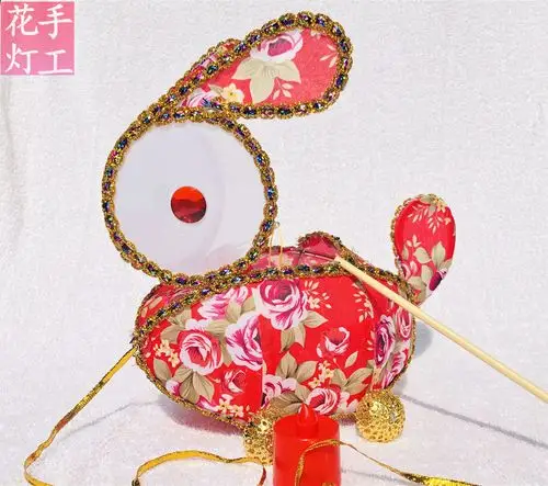 中秋节汉服花灯手工灯笼拖拉可提发光蕾丝带轮兔子灯