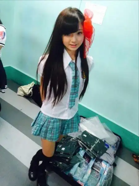 不科学!日本11岁女孩衣服一脱.这身材让人喷了.