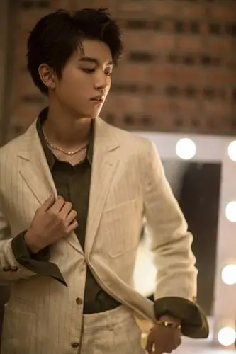 王俊凯帅气写真大片