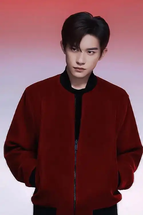 易烊千玺新年红夹克##易烊千玺电影奇迹