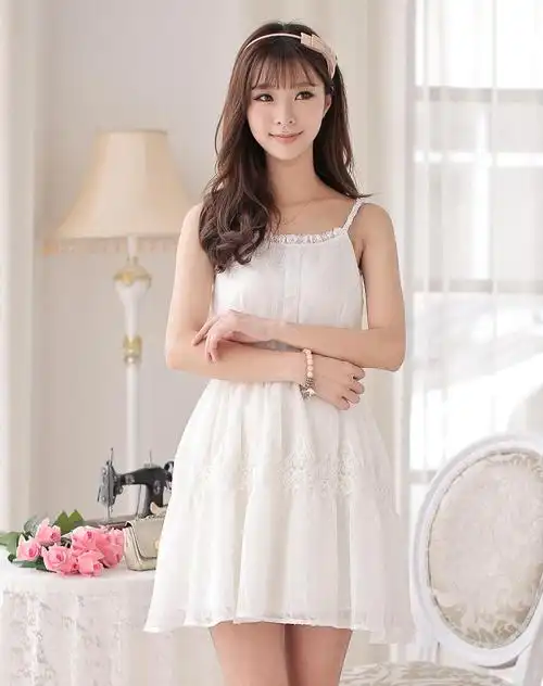 清纯蕾丝吊带连衣裙