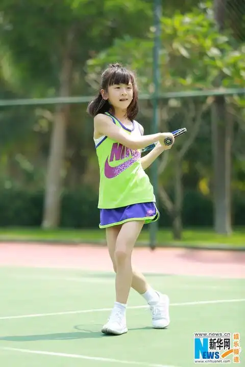 田亮晒森碟练网球照长腿霸屏网友看森碟谁要看你