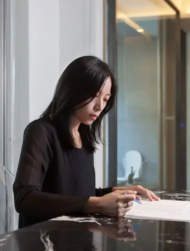 郑晓真 设计师 www.jiuyi-id.com