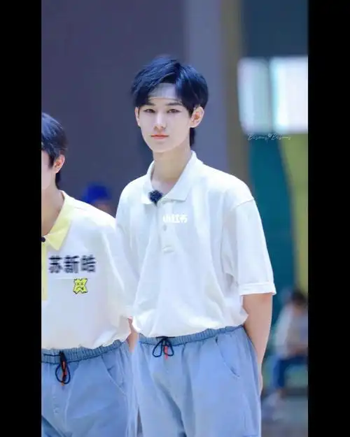 张真源戴发带的可爱瞬间7373