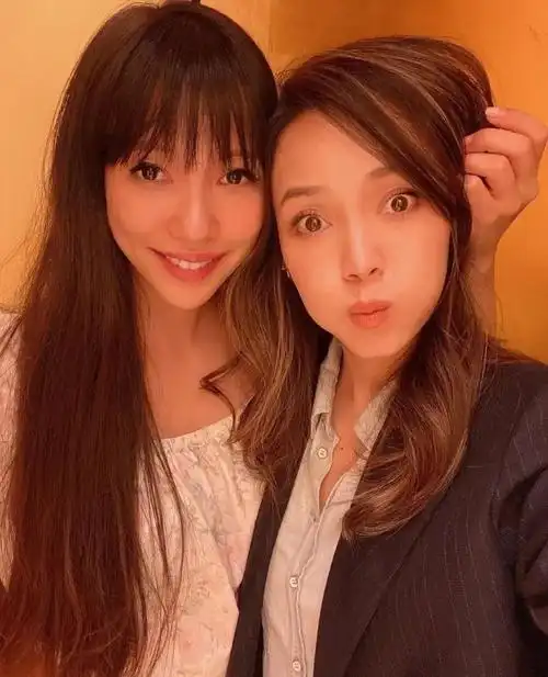 林志颖老婆晒合照,侯佩岑关颖亲密搭肩,真名媛站c位假名媛靠边