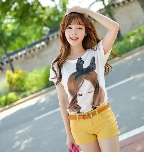 可爱性感女生qq透明皮肤图片:别给我打暗语,我不懂你的真意_爱个性网