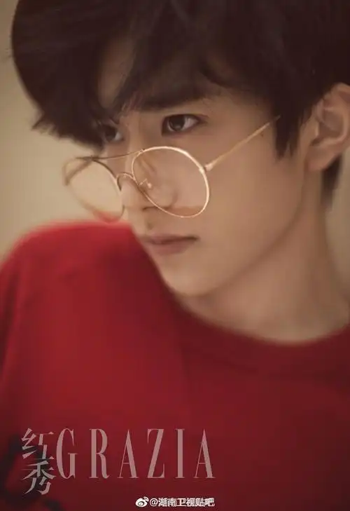 易烊千玺新闻200115易烊千玺眼镜杀合集绝世魅力狙击你的心