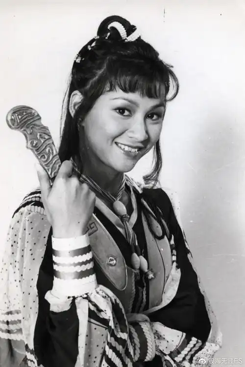 年轻时候的余安安可以说是一位"绝色大美女",本身拥有八分之一外国