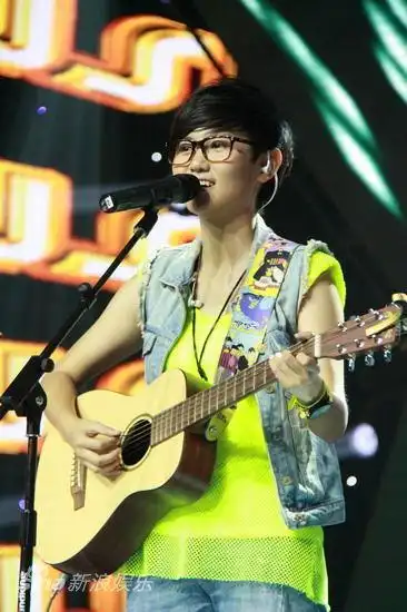 段林希做客《音乐现场》秀才艺(图)