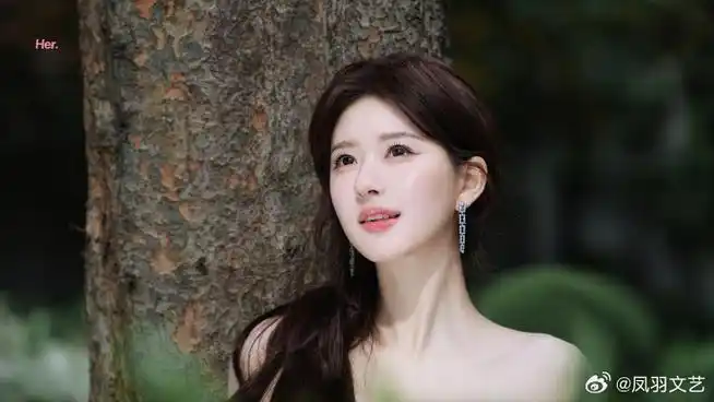 赵露思新品牌高定短裙##赵露思粉色花束抹胸裙